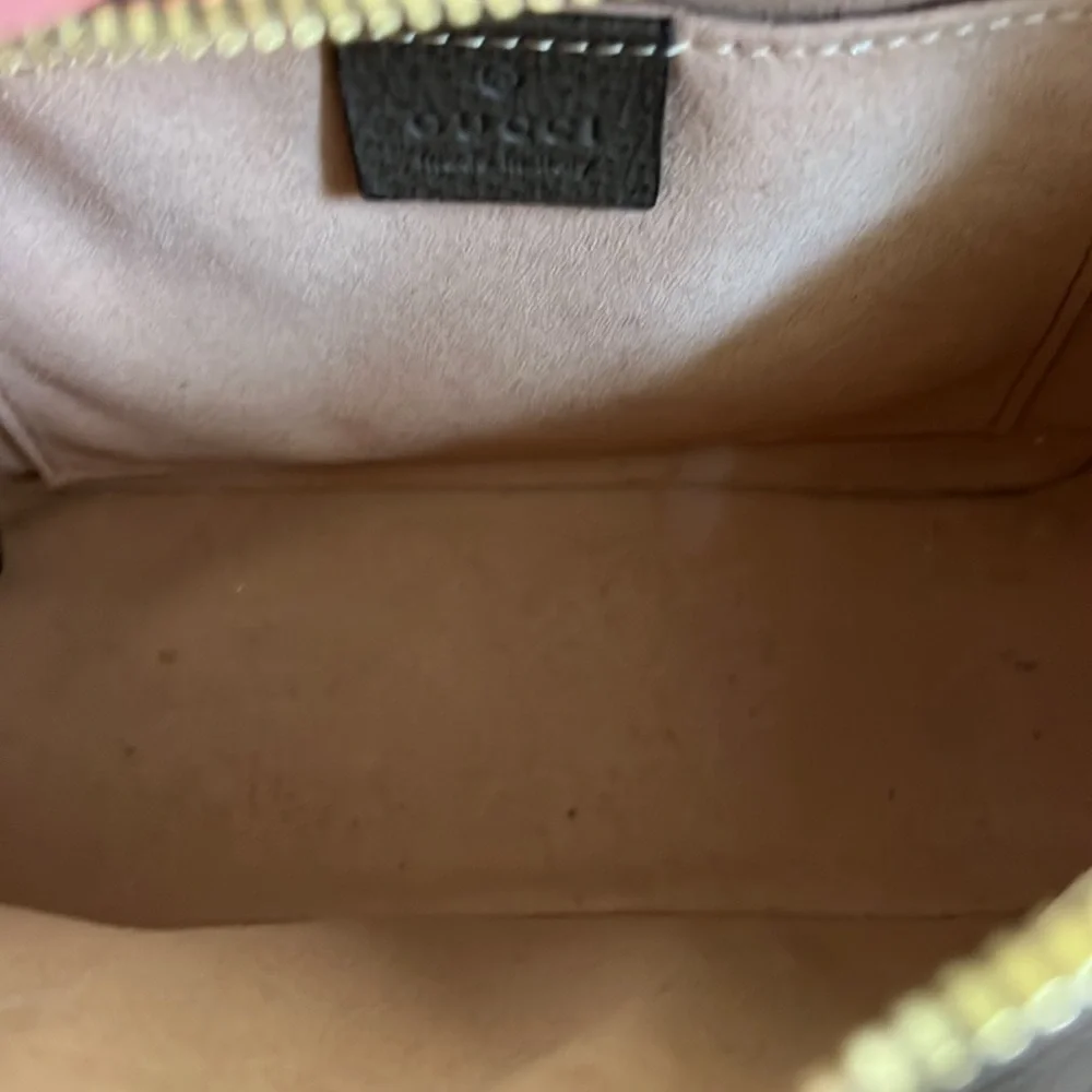 Gucci Purse NOT AUTHENTIC - Picture 3 of 4